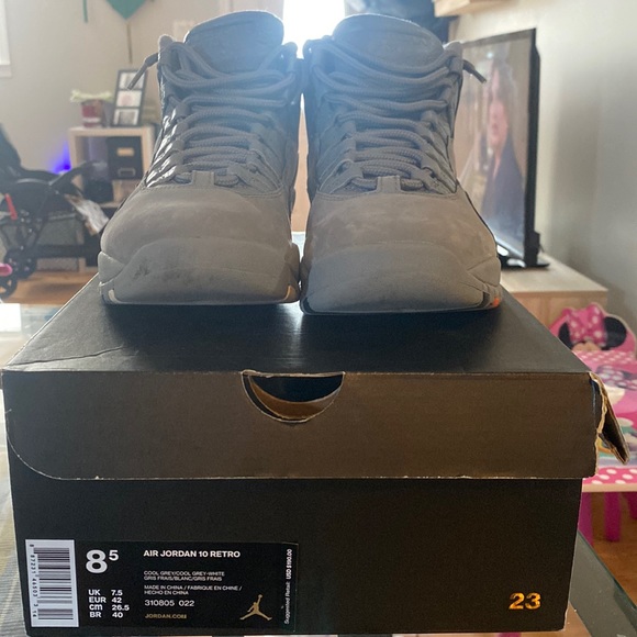 Sneakers - Picture 1 of 4